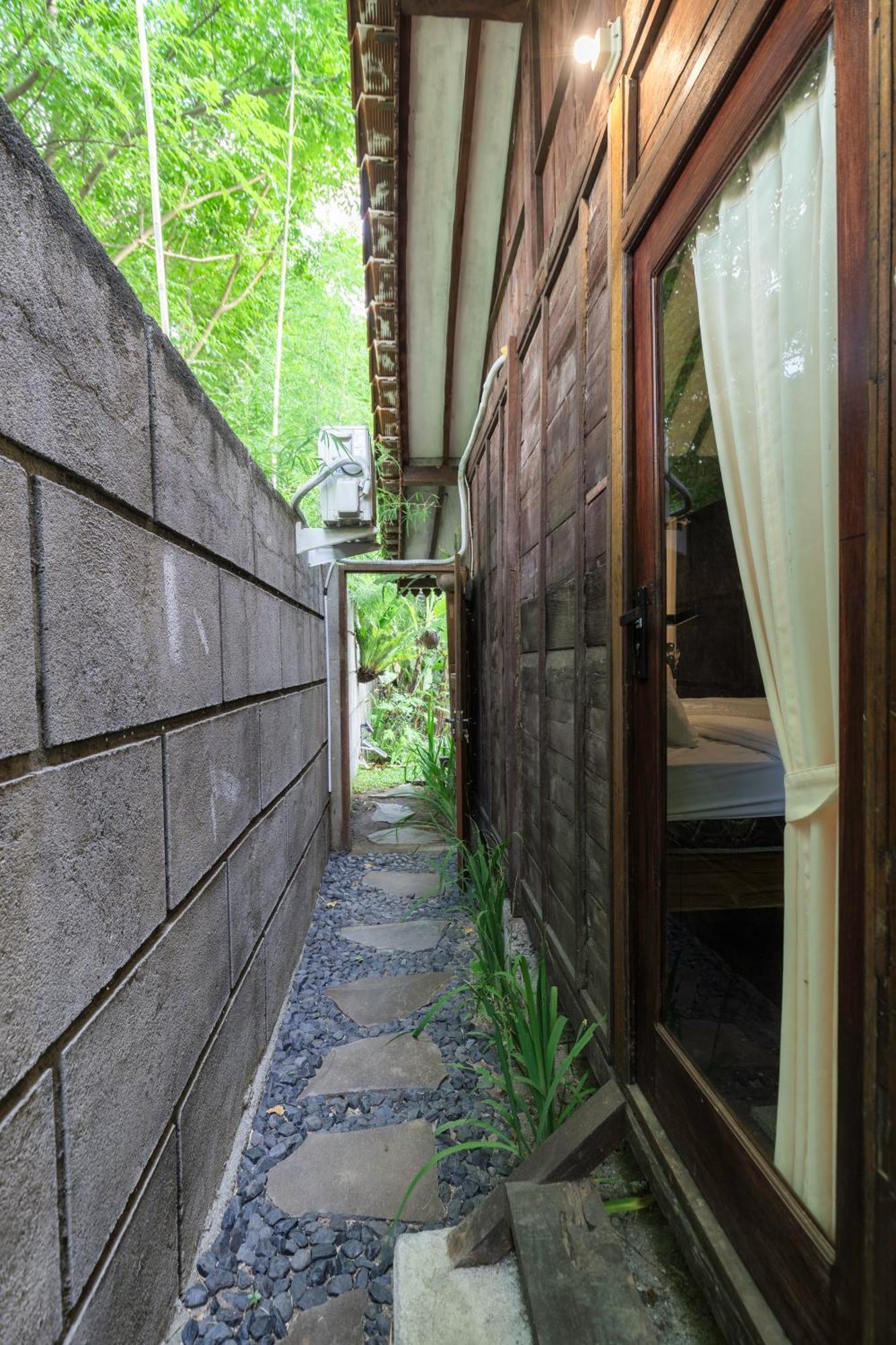 Tahlia'S Villa Sorongjukung Buitenkant foto