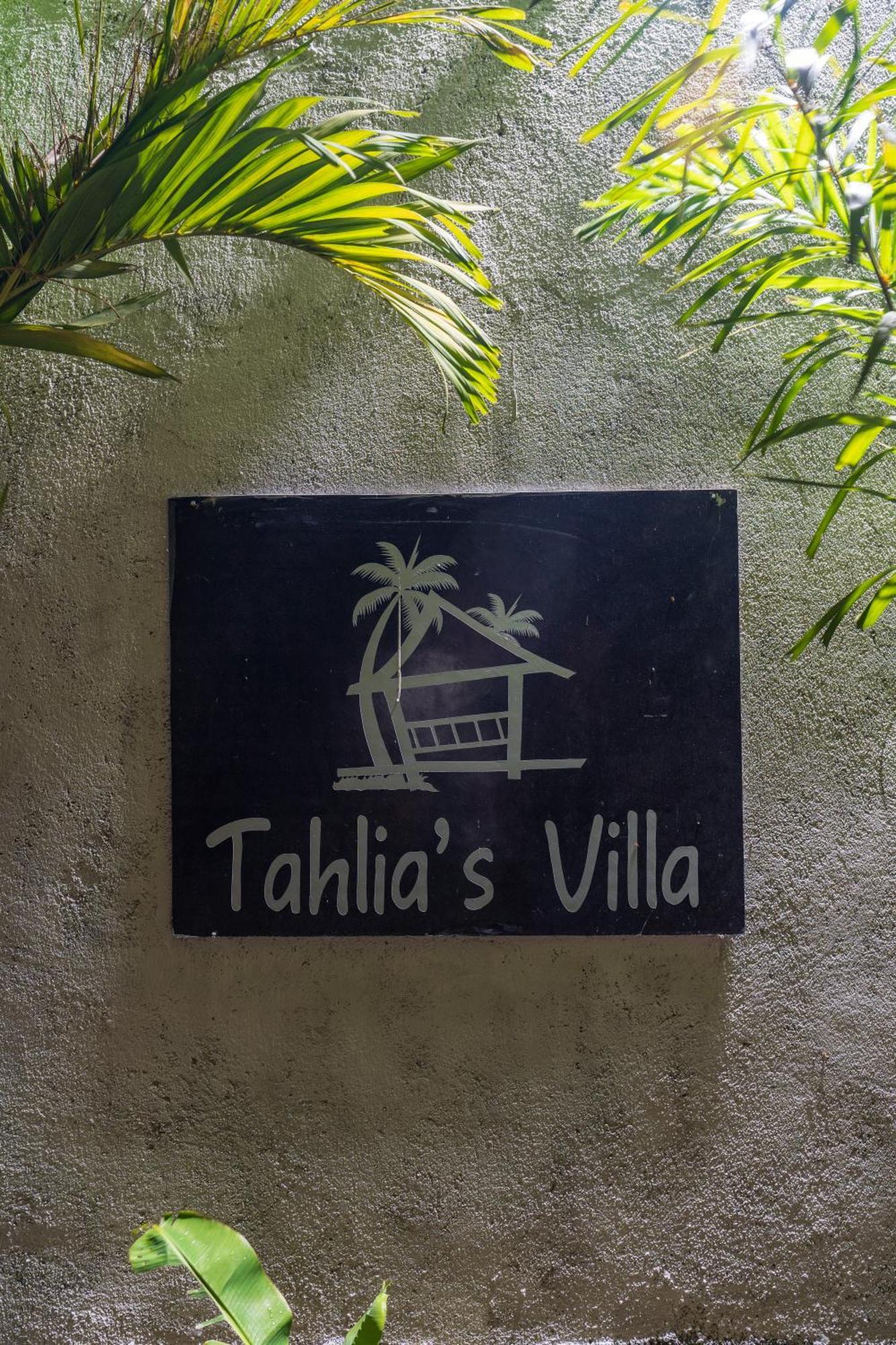 Tahlia'S Villa Sorongjukung Buitenkant foto
