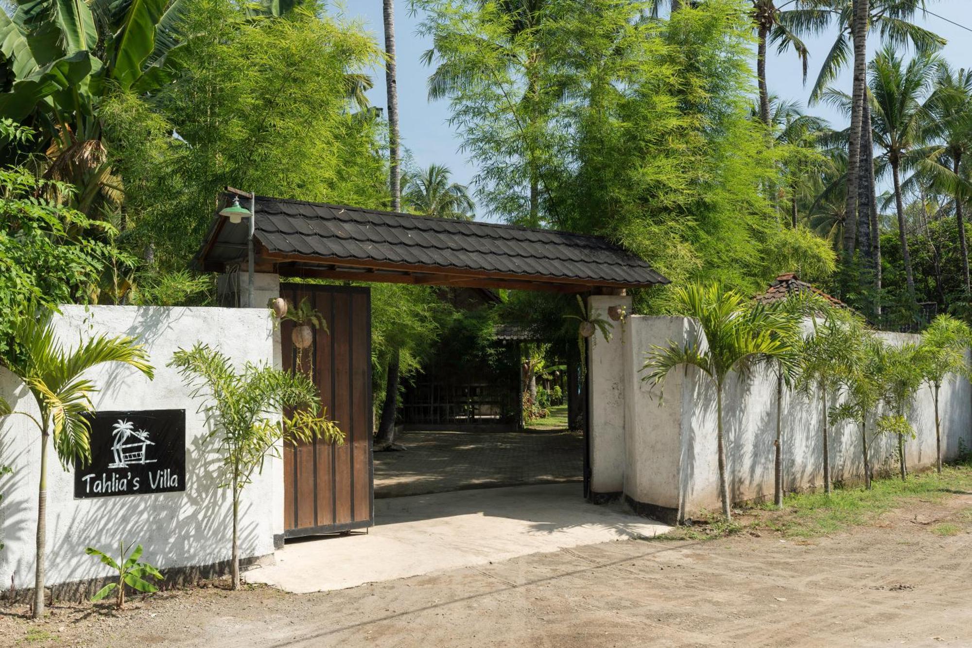 Tahlia'S Villa Sorongjukung Buitenkant foto