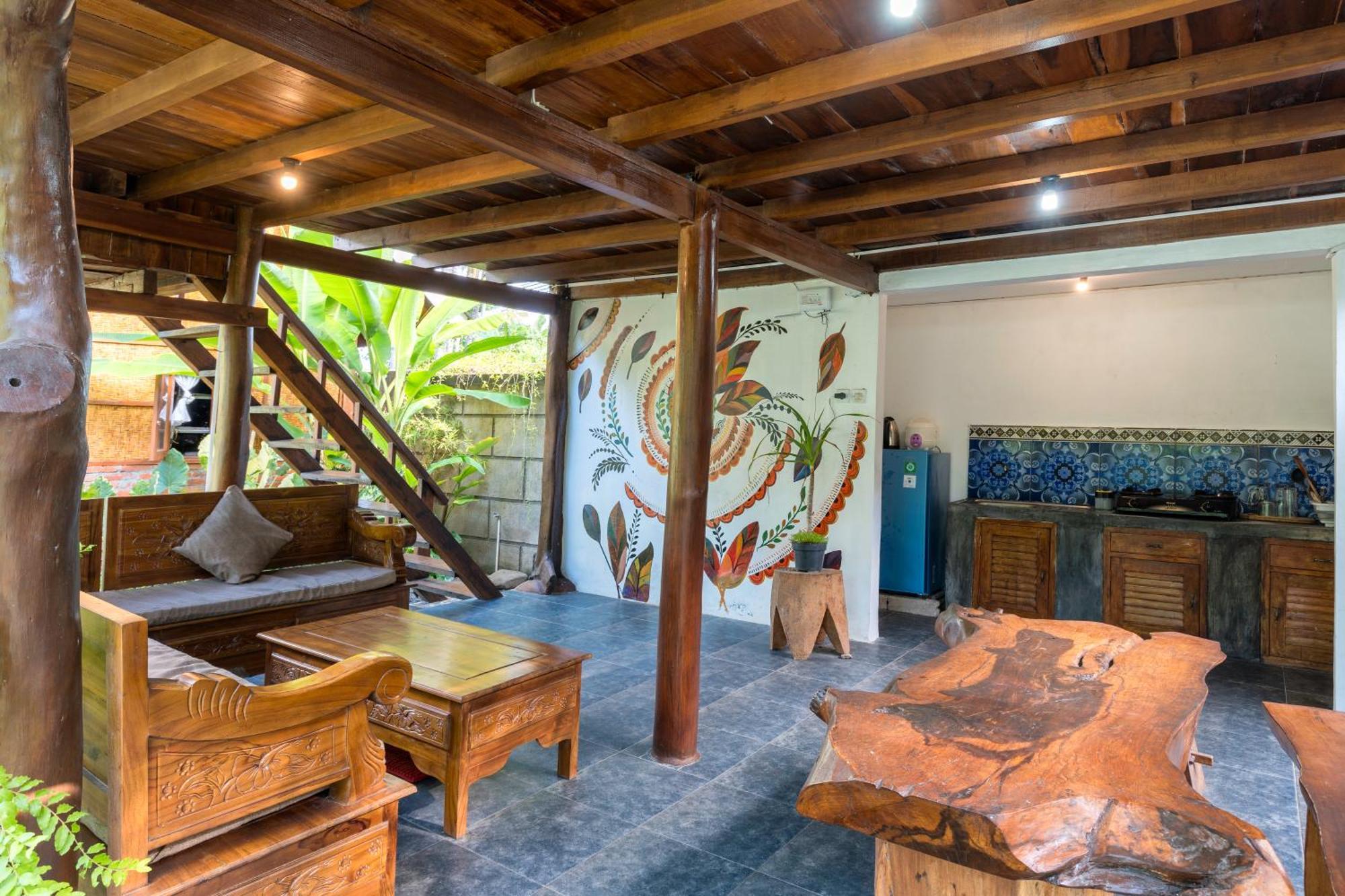 Tahlia'S Villa Sorongjukung Buitenkant foto