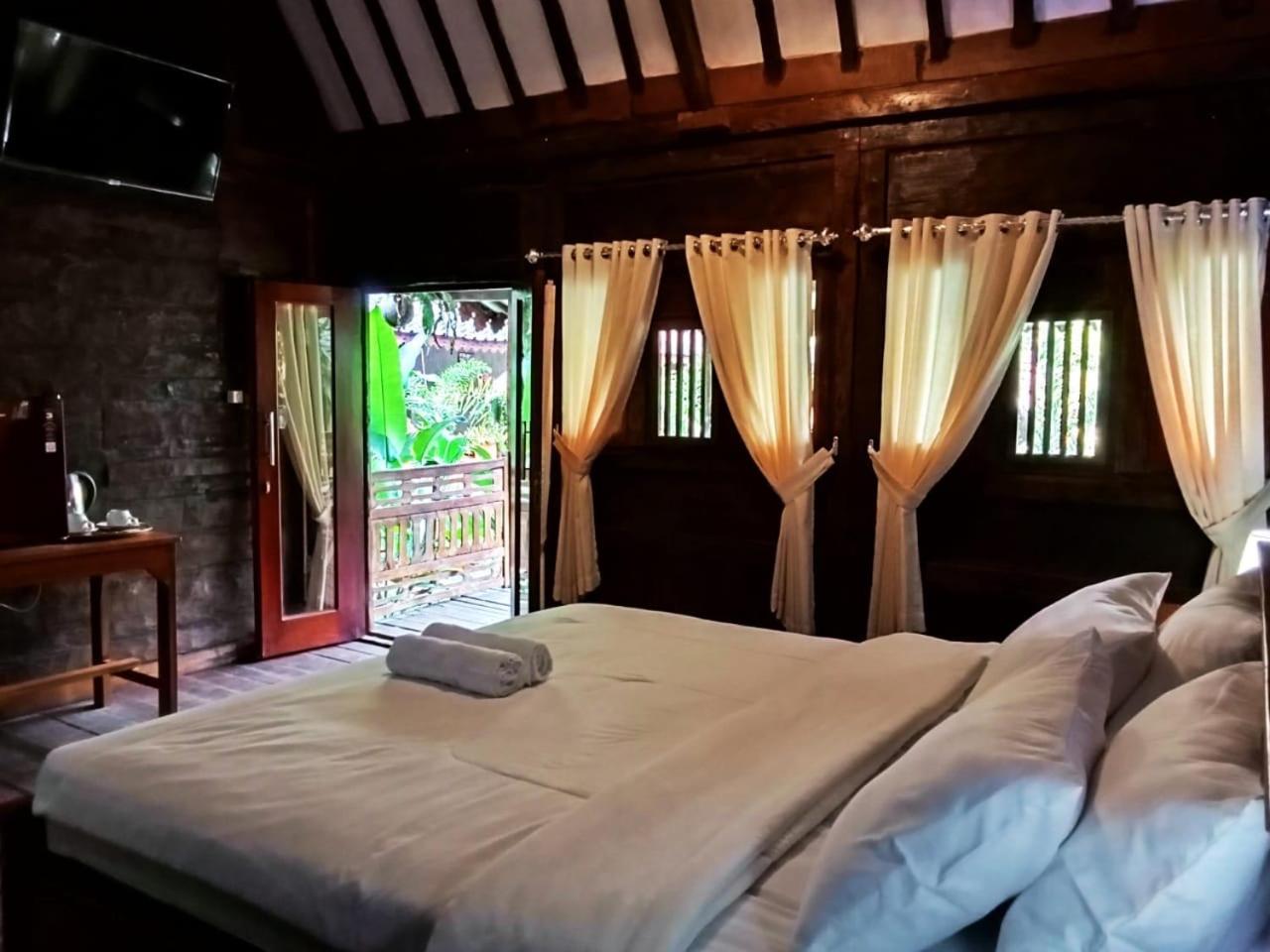 Tahlia'S Villa Sorongjukung Buitenkant foto